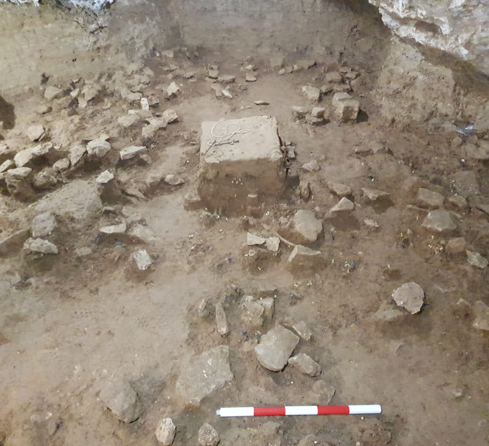 acumulacion restos hornacina