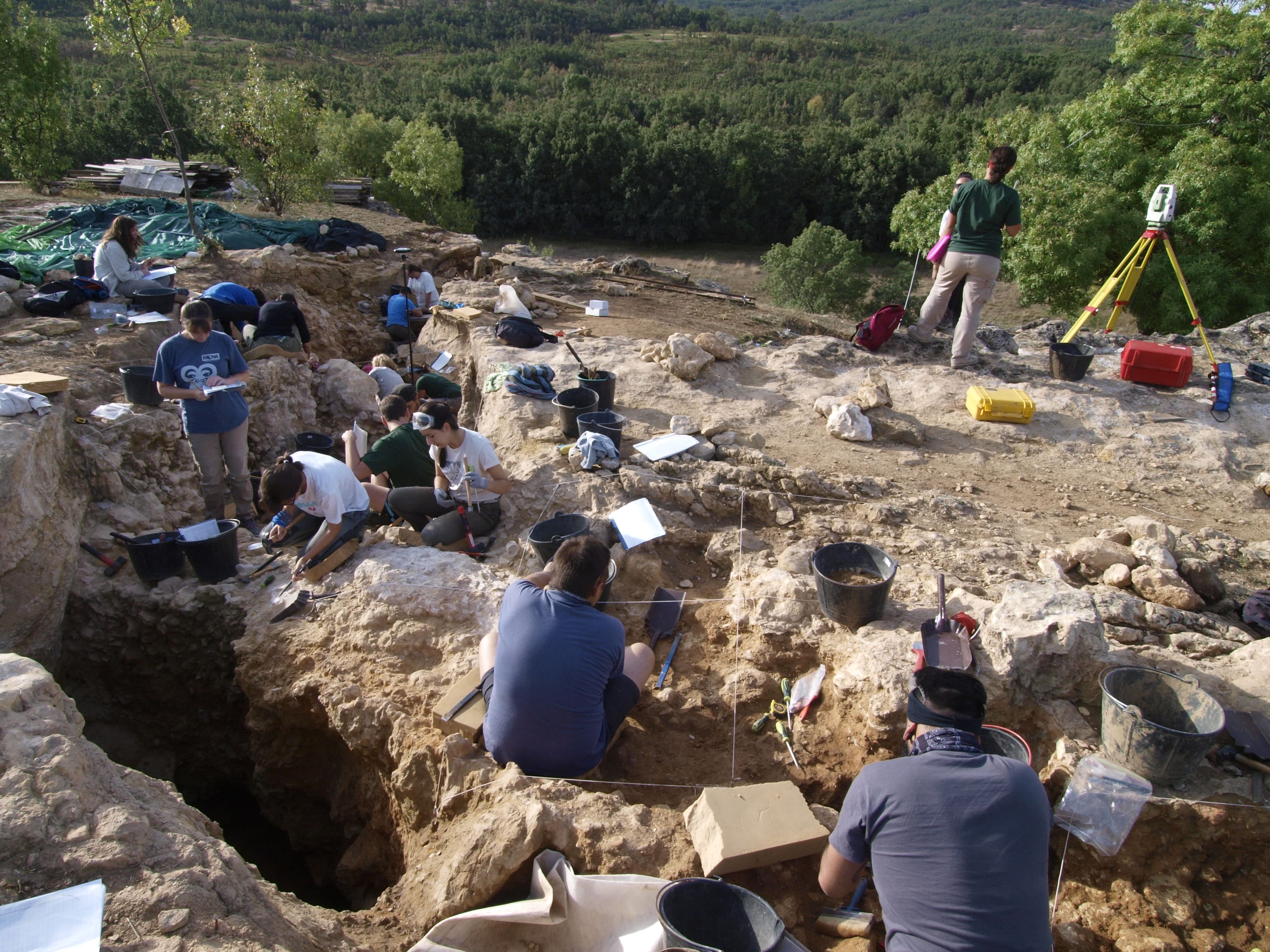 Vista de la excavación en la Cueva Des-Cubierta. Foto Javier Trueba